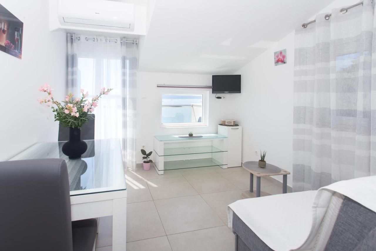Apartments Bandic - 30 Meters To The Beach Trogir Dış mekan fotoğraf