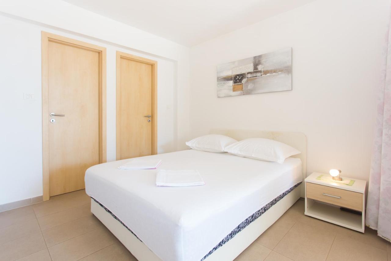 Apartments Bandic - 30 Meters To The Beach Trogir Dış mekan fotoğraf