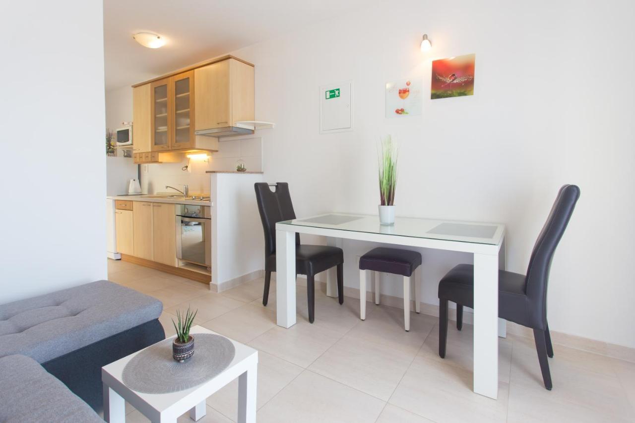 Apartments Bandic - 30 Meters To The Beach Trogir Dış mekan fotoğraf