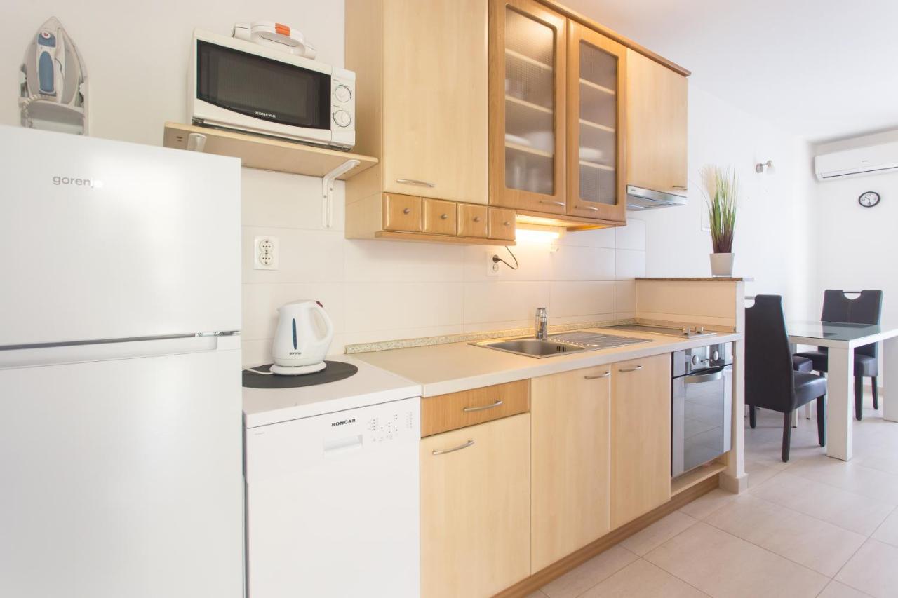 Apartments Bandic - 30 Meters To The Beach Trogir Dış mekan fotoğraf